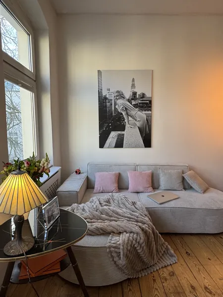 Kurzfristig: Helle möblierte 2-Zimmer Altbauwohnung im Akazienkiez — photo 1
